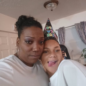 Meet your Posher, Avery